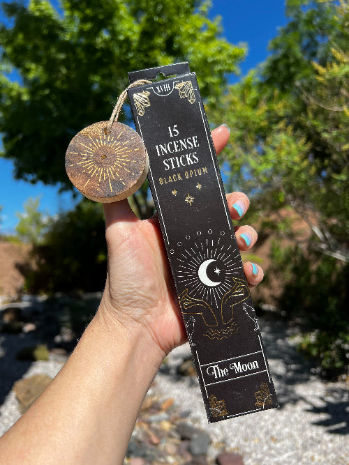 Tarot-Inspired Incense: The Moon Card and the Enigmatic Scent of Black Opium